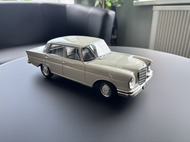 Mercedes S 220 - model 1 : 18